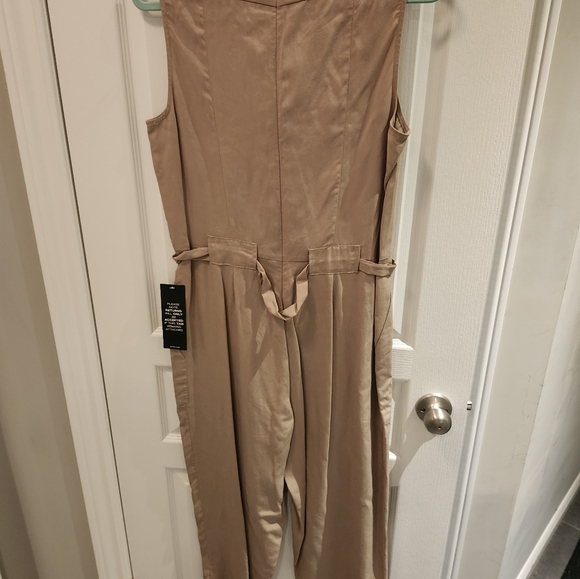 BCBG Max Azaria Ridley belted romper NWT Size M - Picture 7 of 8